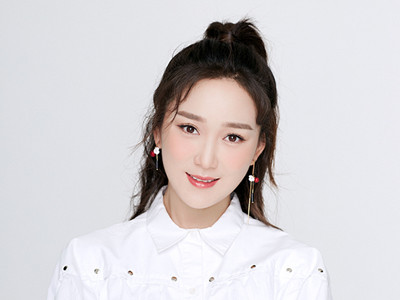 龙梅子个人资料简介 32岁龙梅子感情生活是怎样的