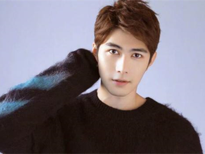 陈学冬被拍与一女子亲密互动 随后澄清两人只是朋友
