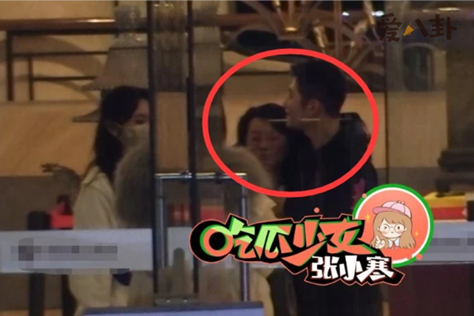 陈学冬被拍与一女子亲密互动