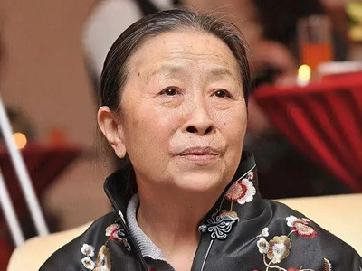 张少华去世 贾玲用词不当被骂惨了！