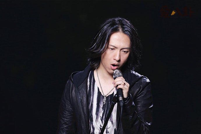 黑豹主唱张淇照片