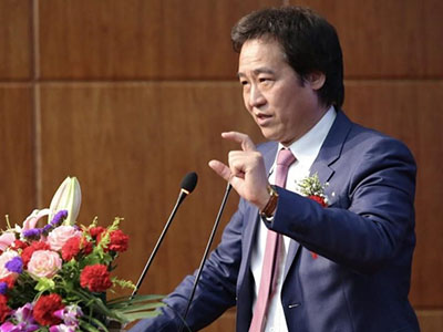 陈金飞结过几次婚 和现任杨采钰分了吗