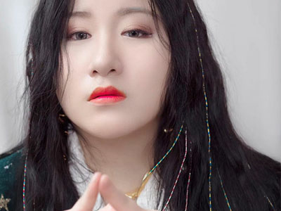 锤娜丽莎资料 回应恋情却称自己编不下去