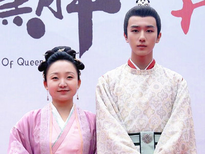 辣目洋子李宏毅新剧开机 李宏毅表情冷漠被指嫌弃辣目洋子