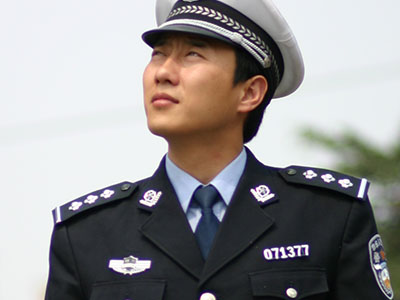 谭警官现在是什么警衔 谭警官辞职了吗