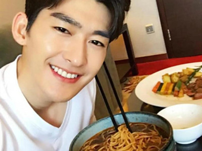 张翰吃牛肉面事件是什么梗 张翰和牛肉面有什么联系