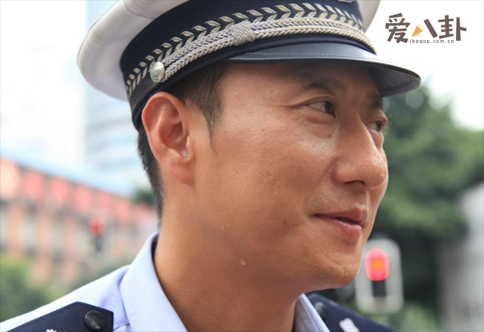 谭乔照片