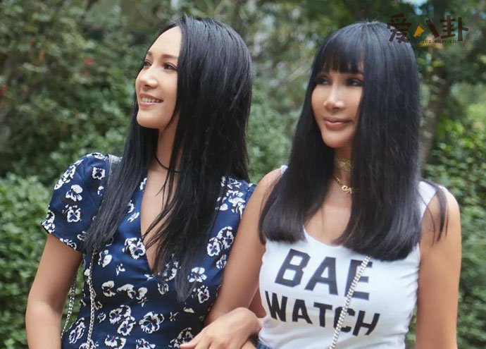 张咪及女儿照片