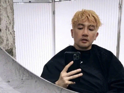 苏有朋蹭利路修热度 染黄头晒自拍配文东区利老师