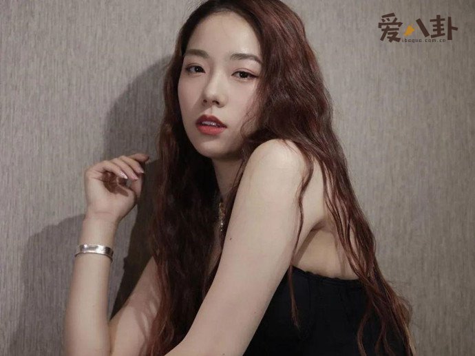 18岁男篮新星曾凡博与女rapper阿达娃恋情