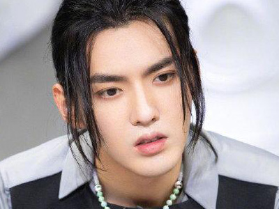 吴亦凡新女友资料起底 吴亦凡包场与女方看电影