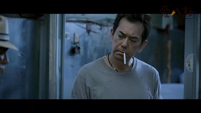 黄秋生悄然返港遭网友怒骂