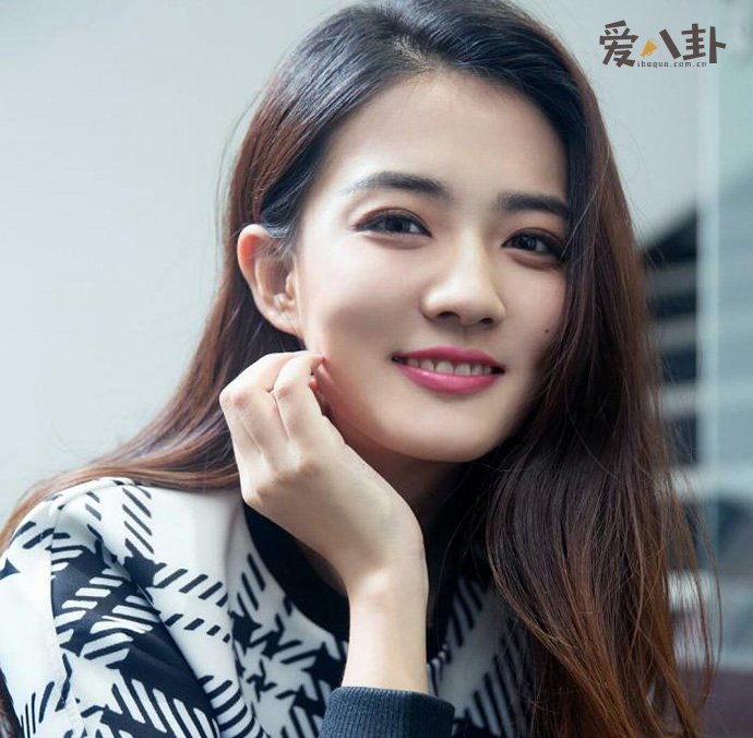 张铭恩照片