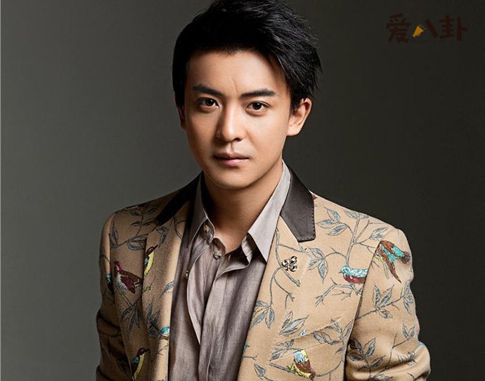 李佳航照片