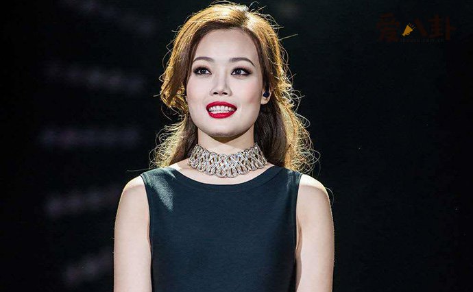 容祖儿回应与陈小纭争执