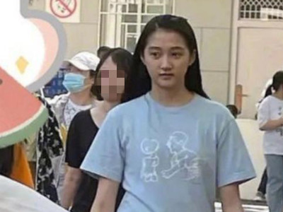 关晓彤新剧路透照曝光 被网友吐槽身材臃肿皮肤黝黑精修造型翻