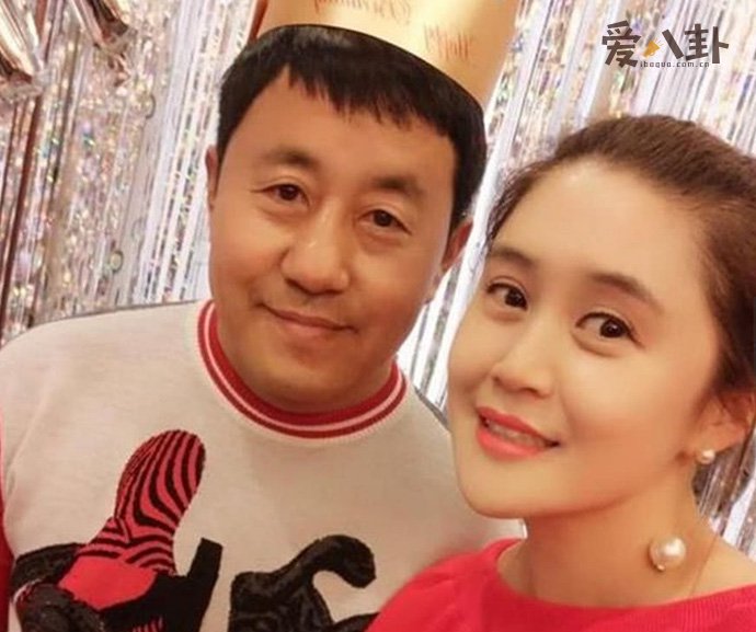 王小宝与妻子吴琼合影