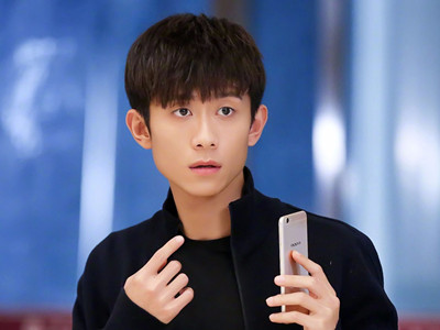 张一山发图引起评论区热议 张一山为什么能引众多网友喜爱