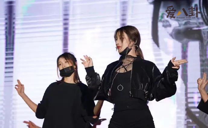  锤娜丽莎旧照