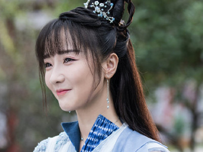 肖燕的脸怎么了 颜值下跌被网友质疑她是不是整容了