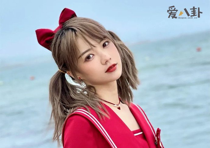 网红机智的党妹博物馆前跳舞引热议