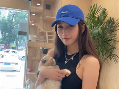 都美竹公开吐槽吴亦凡性能力不行 像用牙签挖鼻孔暗指不满足