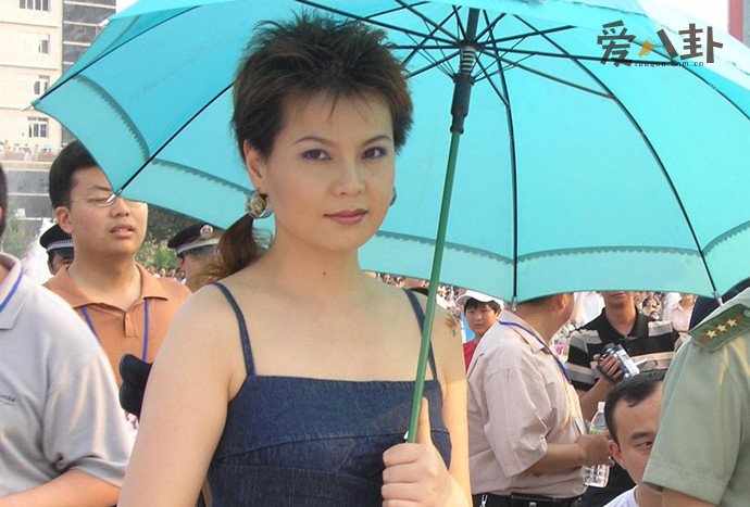 周冰倩老公是何政军吗