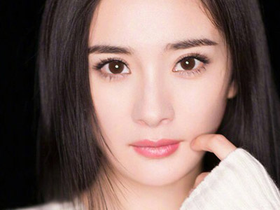 杨幂臭脚外号由来 意外曝光女儿名