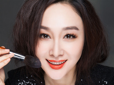 演员白雨是哪一年出生的 其资料起底感情生活是怎样的