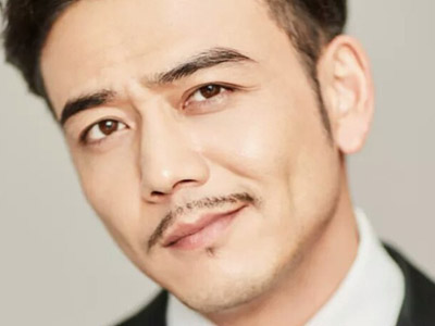 杨烁为什么油腻 与黄晓明不相上下