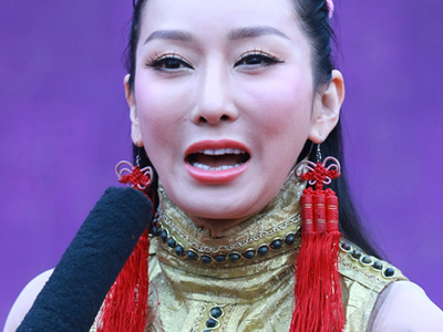 萨顶顶原名叫什么 她为何这么有个性