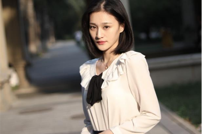 演员黄雯照片