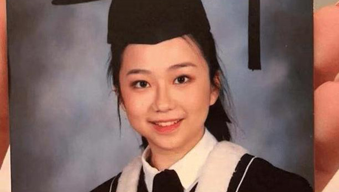 黄安仪双学位毕业照