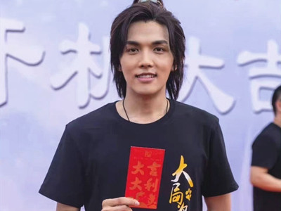 张雨绮男友李柄熹新剧开机 其造型和生图被网友吐槽丑