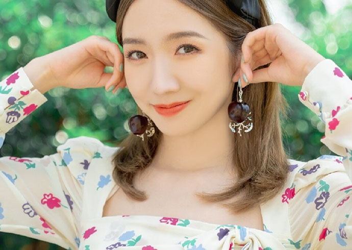 孟美岐照片