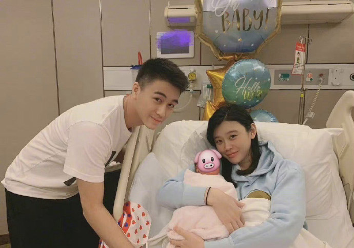 奚梦瑶一家