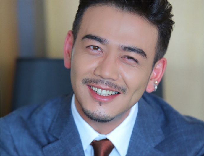 杨烁照片
