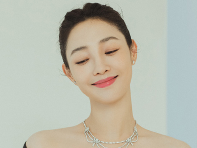 白百何抱婴儿逛街疑似是二胎 白百何现在是结婚了吗