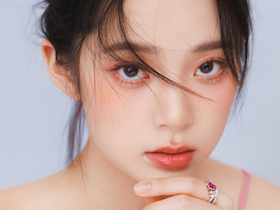 欧阳娜娜现在是哪家公司的艺人 还和壹心娱乐合作吗