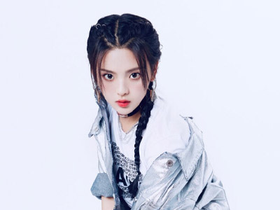 杨超越是哪家公司旗下的艺人 为什么被称为锦鲤少女