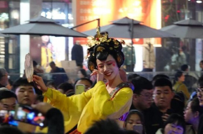 不倒翁冯佳晨为什么不做了呢