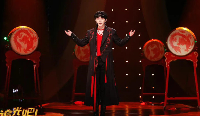刘也追光吧舞台被剪
