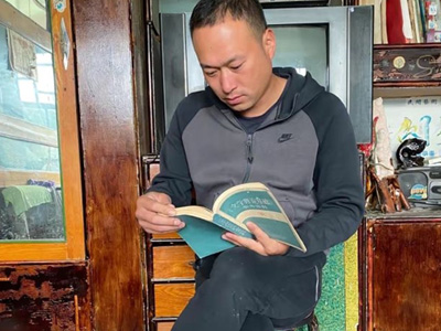 张同学真实身份是扫黑风暴导演吗 他为什么那么火